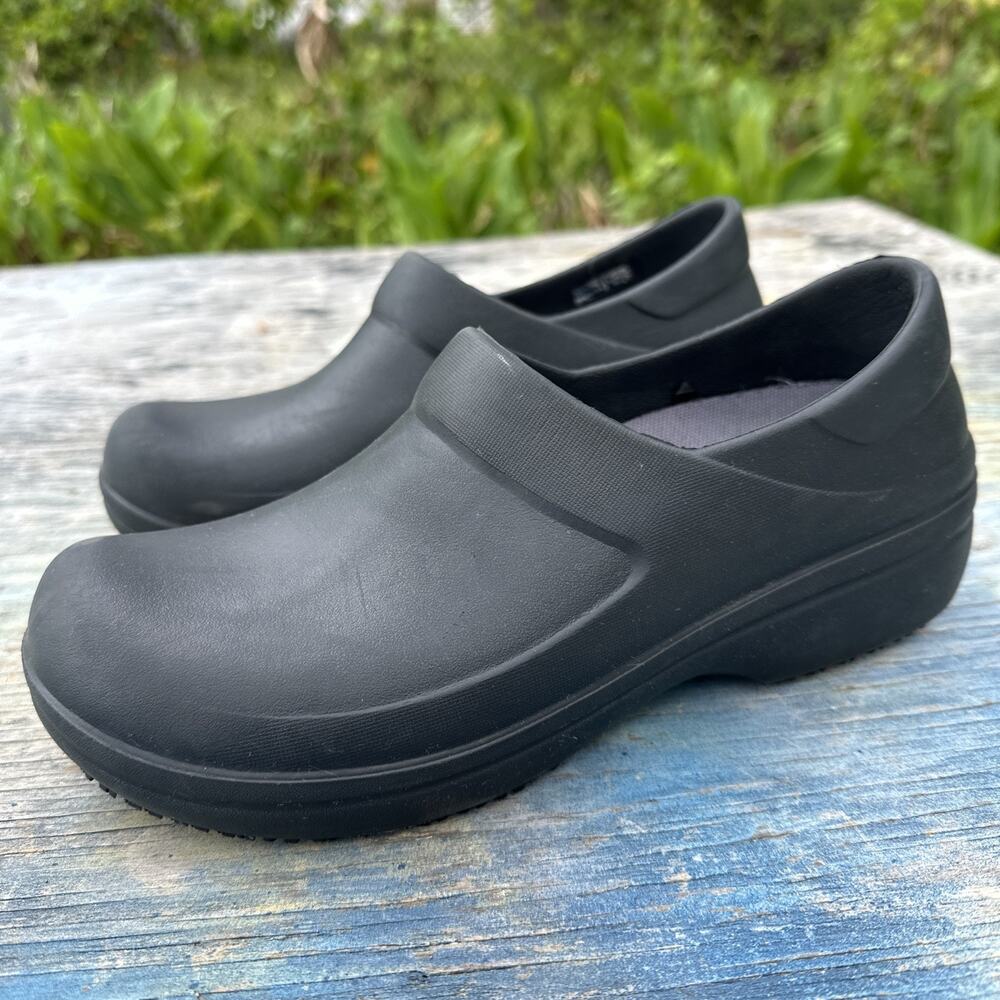 Crocs Neria Pro II Womens Size 8 Black Slip On Clog 700